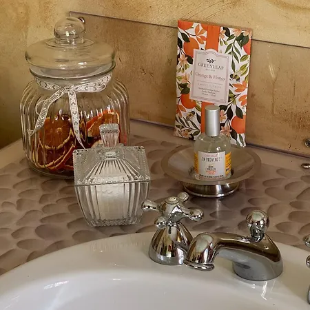 Le Patio Des Senteurs Bed & Breakfast Verzeille