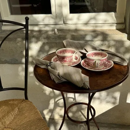 Le Patio Des Senteurs Bed & Breakfast Verzeille