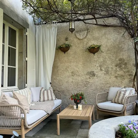 Le Patio Des Senteurs Bed & Breakfast Verzeille