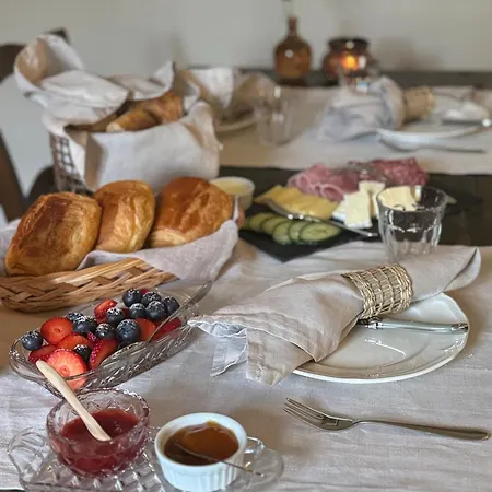 Le Patio Des Senteurs Bed & Breakfast 3*