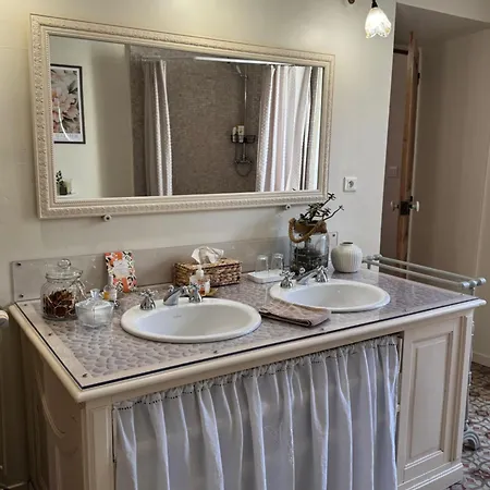 Le Patio Des Senteurs Bed & Breakfast Verzeille