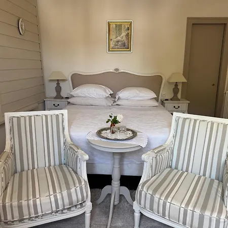 Le Patio Des Senteurs Bed & Breakfast 3*